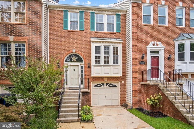 Building Photo - Stunning Ashburn Townhome with Endless Appeal
