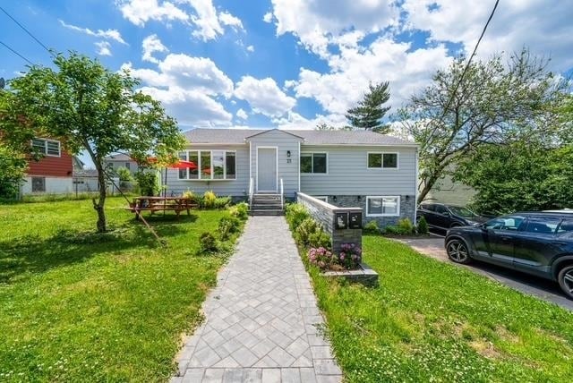 Building Photo - 25 Helen St