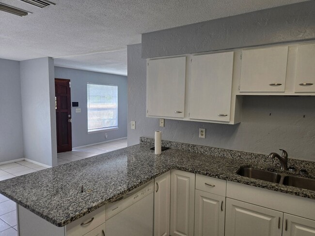 Photo - 1573 S Boundary St