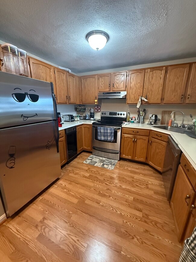 Building Photo - 24 South St Unit 2b 2b Medford Square Apt