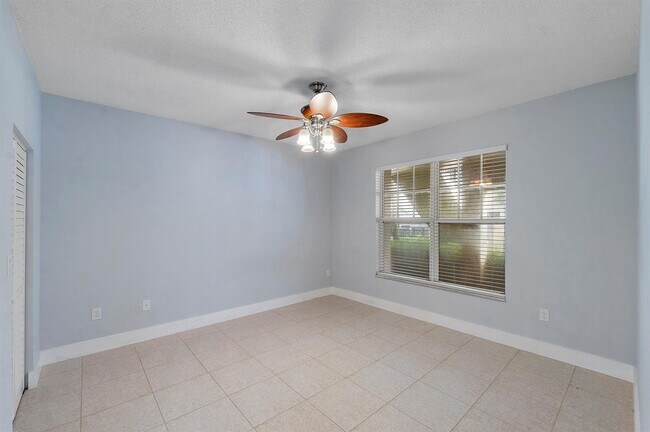 Photo - 5980 W Sample Rd Unidad 104