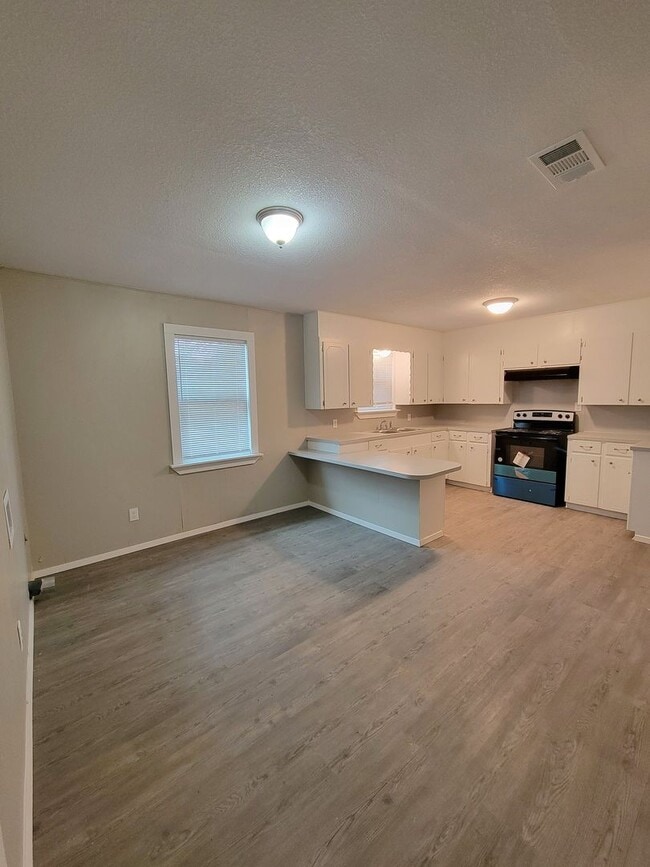 Photo - FIRST 3 MONTHS ONLY $1,195!  Updated 3 Bed...