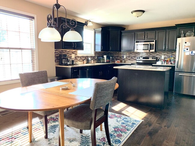 Photo - 992 Dwight Eisenhower Way