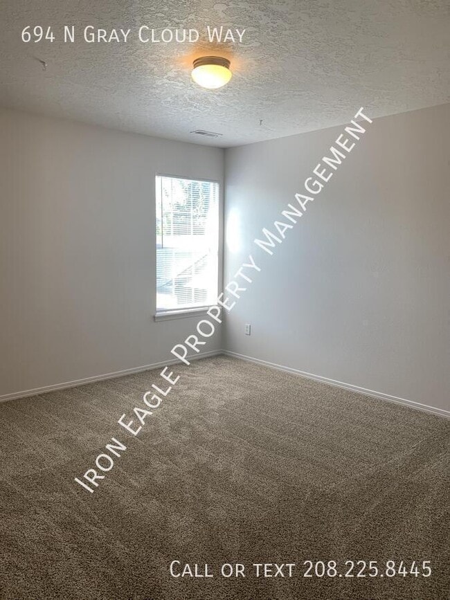 Photo - 694 N Gray Cloud Way