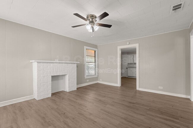 Photo - 1801 Reuter Ave