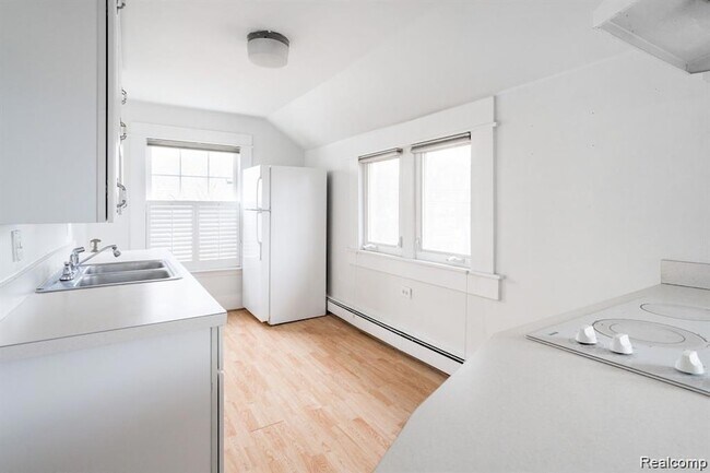 2716 Van Alstyne St Unit Upper