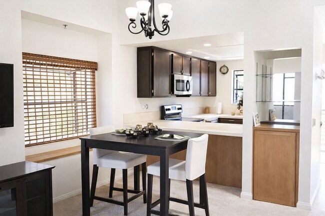 Building Photo - 4548 W Point Loma Blvd