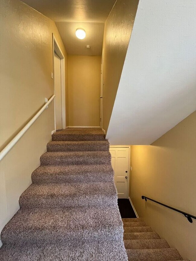 Large 2 Bed 1.5 Bath 1 Covered Carport in the Morris Will Roger Park Addn