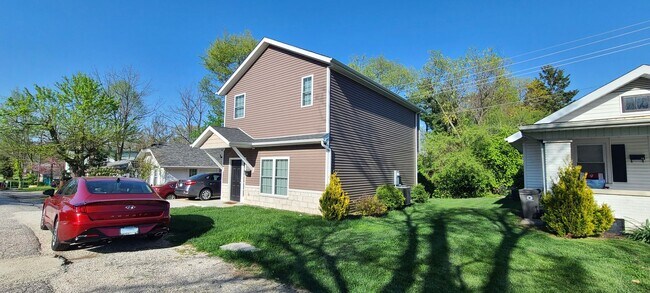 Photo - 117 S Clark St