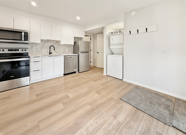 Photo - 9305-9123 123 Ave NW