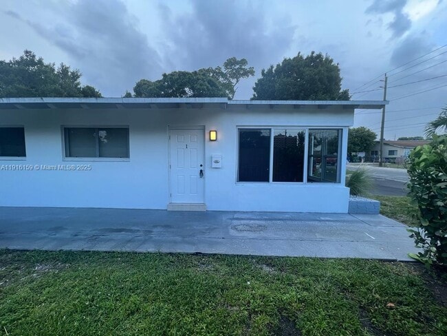 Building Photo - 206 SE 10th St Unit 1