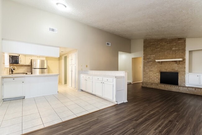 Photo - 8419 Old Meadow Ln