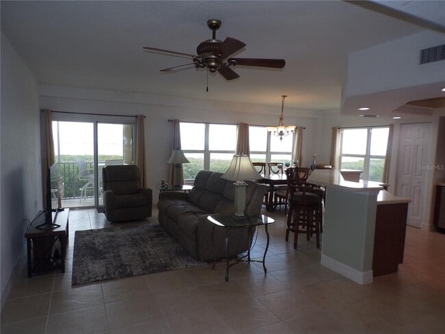 Photo - 101 N Marion Ct Unidad 114