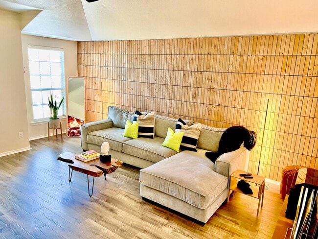 Photo - 5725 110th St