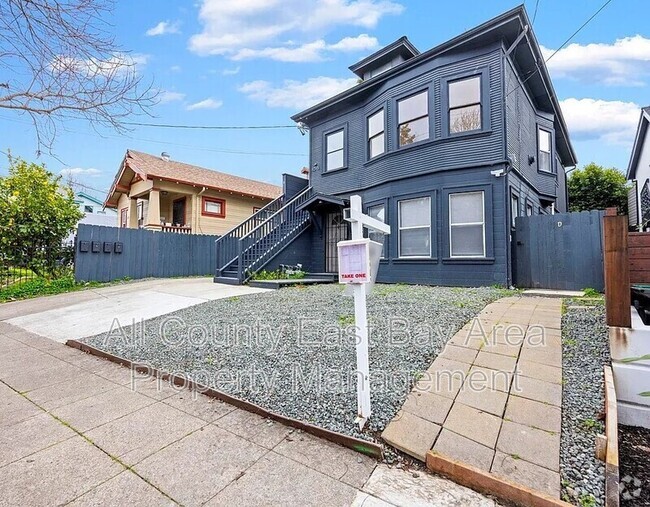 Building Photo - 1015 47th St Unit D Rental