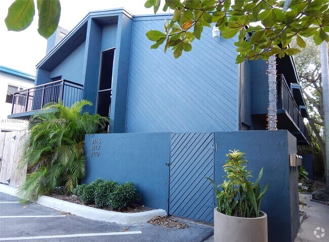 Building Photo - 3115 SW 27th Ave Rental