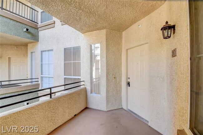 Photo - **Charming 2 Bdrm/2 Bath Remodeled Condo in Desirable SouthWest**