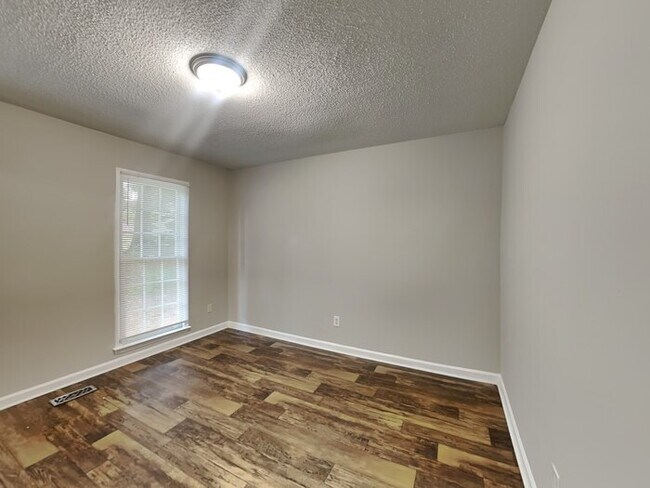 Photo - 1324 Interlaken Pass