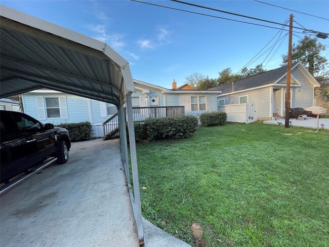 Building Photo - 16658 Meadowcroft St