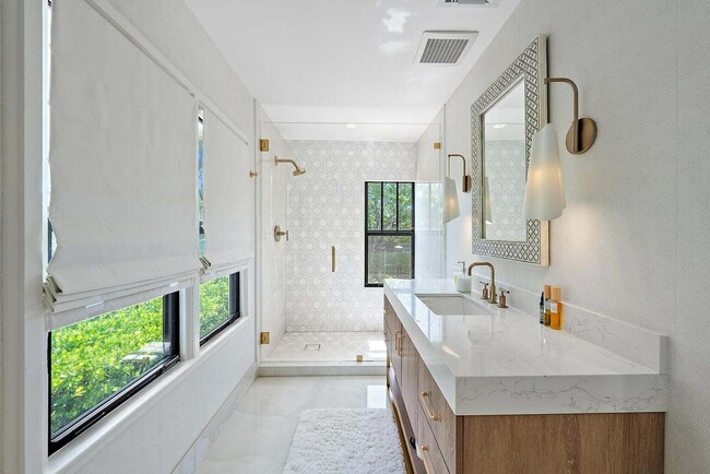 Photo - 3211 Washington Rd