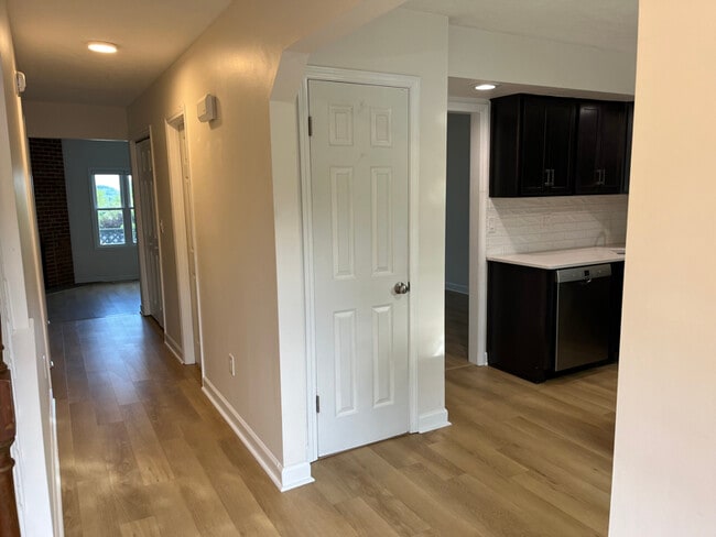 Photo - 122 Greenbrier Dr