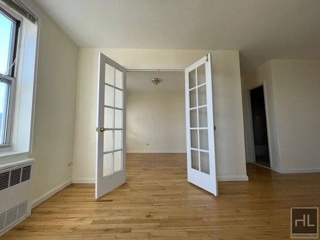 Photo - GRAND CENTRAL PARKWAY Unit 3B