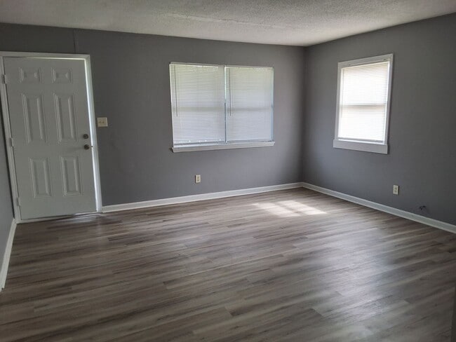 Photo - CHARMING 3 BED, 1 BATH HOUSE LOCATED IN ELIZABETHTOWN, KY