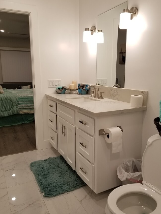 Baño. - 4449 S Slauson Ave