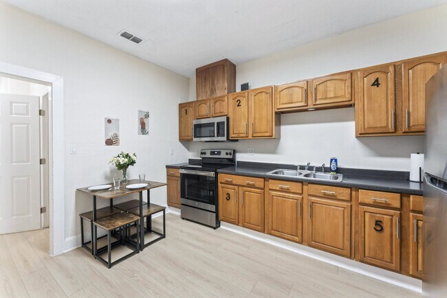 Photo - 1524 Dyal St