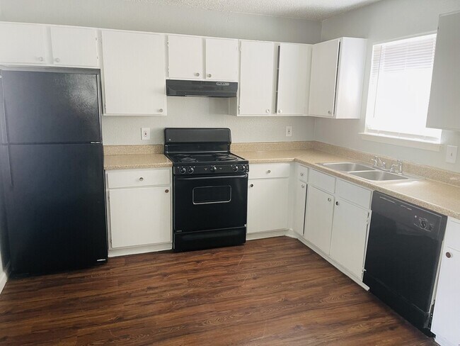 Photo - Tudor Lane Townhomes In Irving - 3054