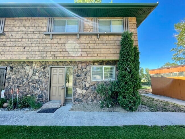 Photo - 1033 Riverview Dr