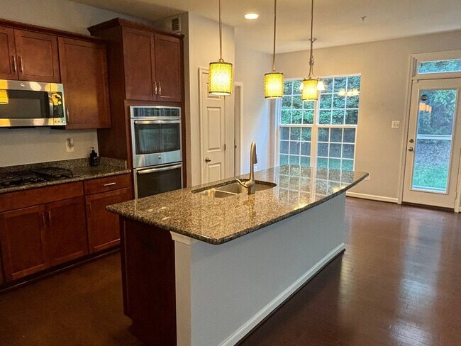 Photo - 4 Bedroom and Basement Single Family Home ...