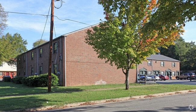 Oxford Square Apartments