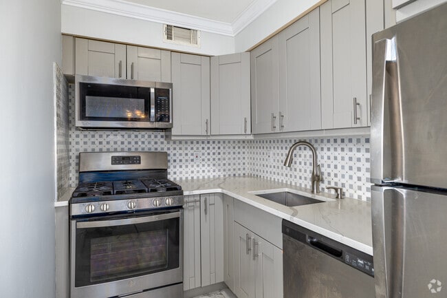 1BR, 1BA - 661SF - Kitchen