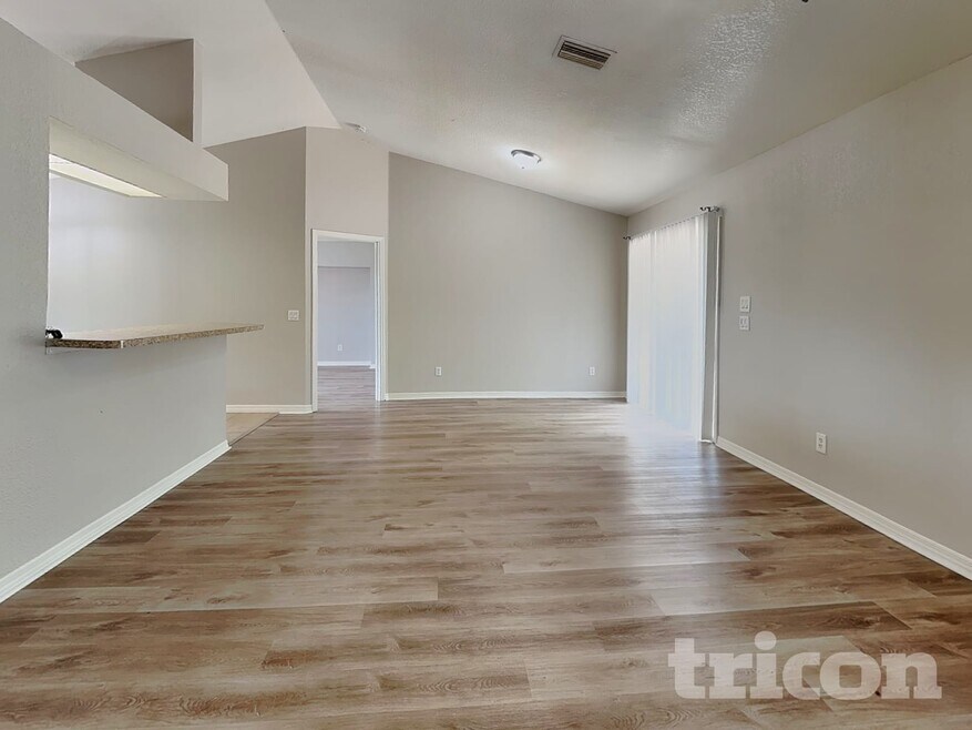 7352 Bolten Ln