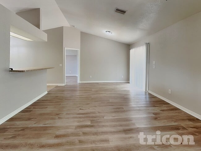 7352 Bolten Ln
