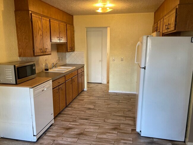 Photo - 2402 Spruce Dr