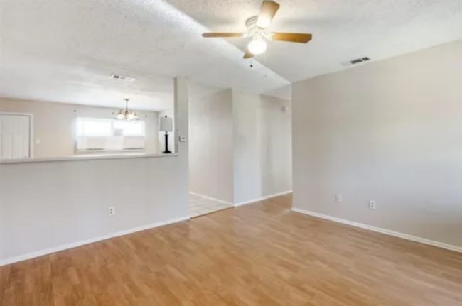 Photo - 301 Wofford Way