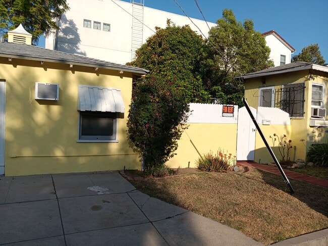 Photo - 10657 Woodbridge St House