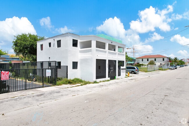 Building Photo - 1829 NW 3rd Ave Rental