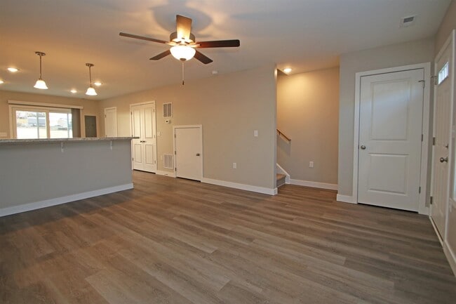 Photo - 1313 Luke Ln