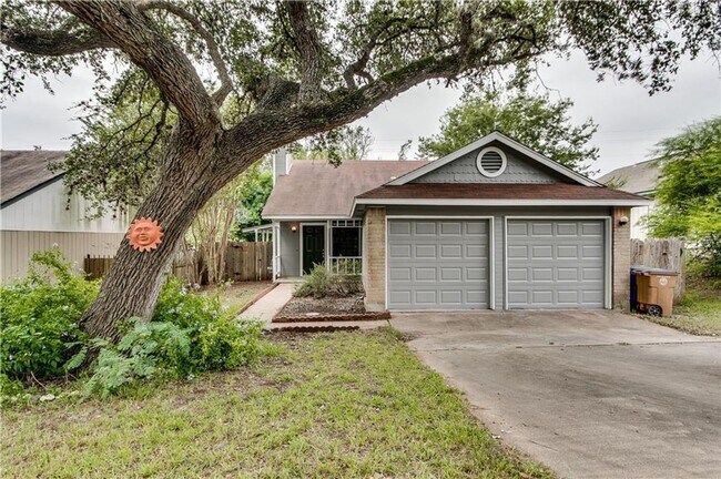 Building Photo - Cozy Single-Story 3 Bed, 2 Bath Home Near South Congress