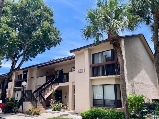 Building Photo - 2363 SW 15th St Unit 82