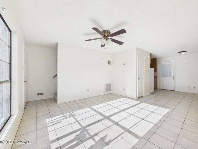 Photo - 112 Country Ln