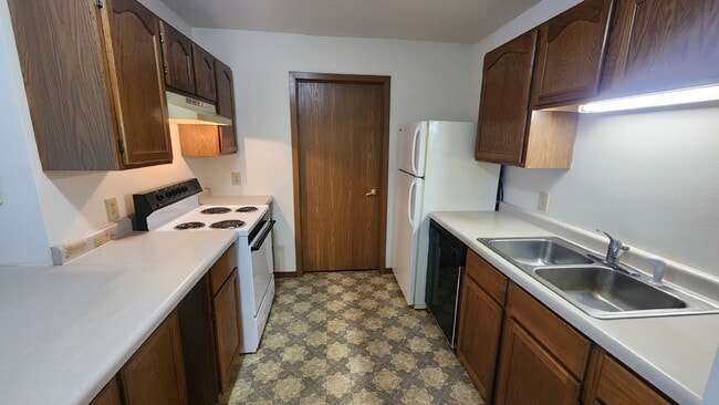 Photo - 2 Bedroom, 1.5 Bathroom Spacious End Unit with Garage and Central Air - Available May 1st Unidad 12