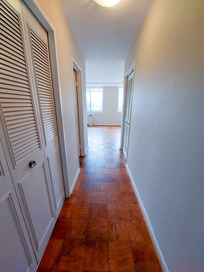 Photo - Lovely Studio Apt. in desirable location. ... Unit 1324