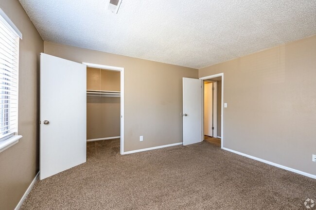 Oakbrook Terrace Apartments