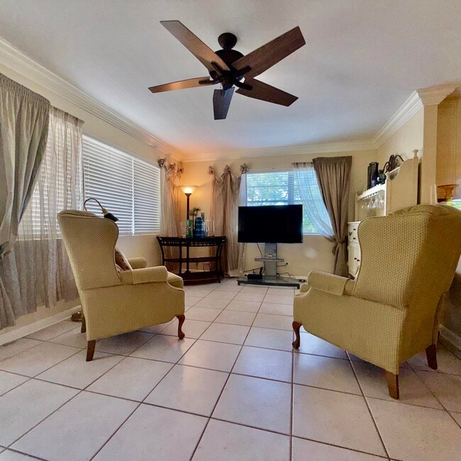 Photo - 137 Farnham F Unit 137