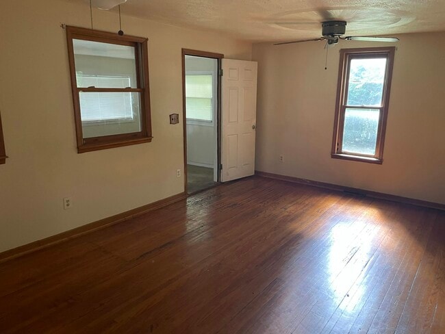 Building Photo - 289 N Midler Ave