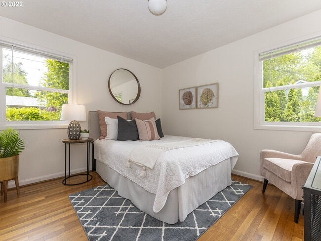 Snuggle Up - 8535 SW 58th Ave